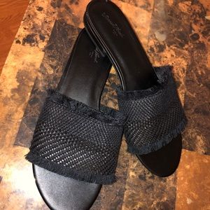 Universal thread sandals